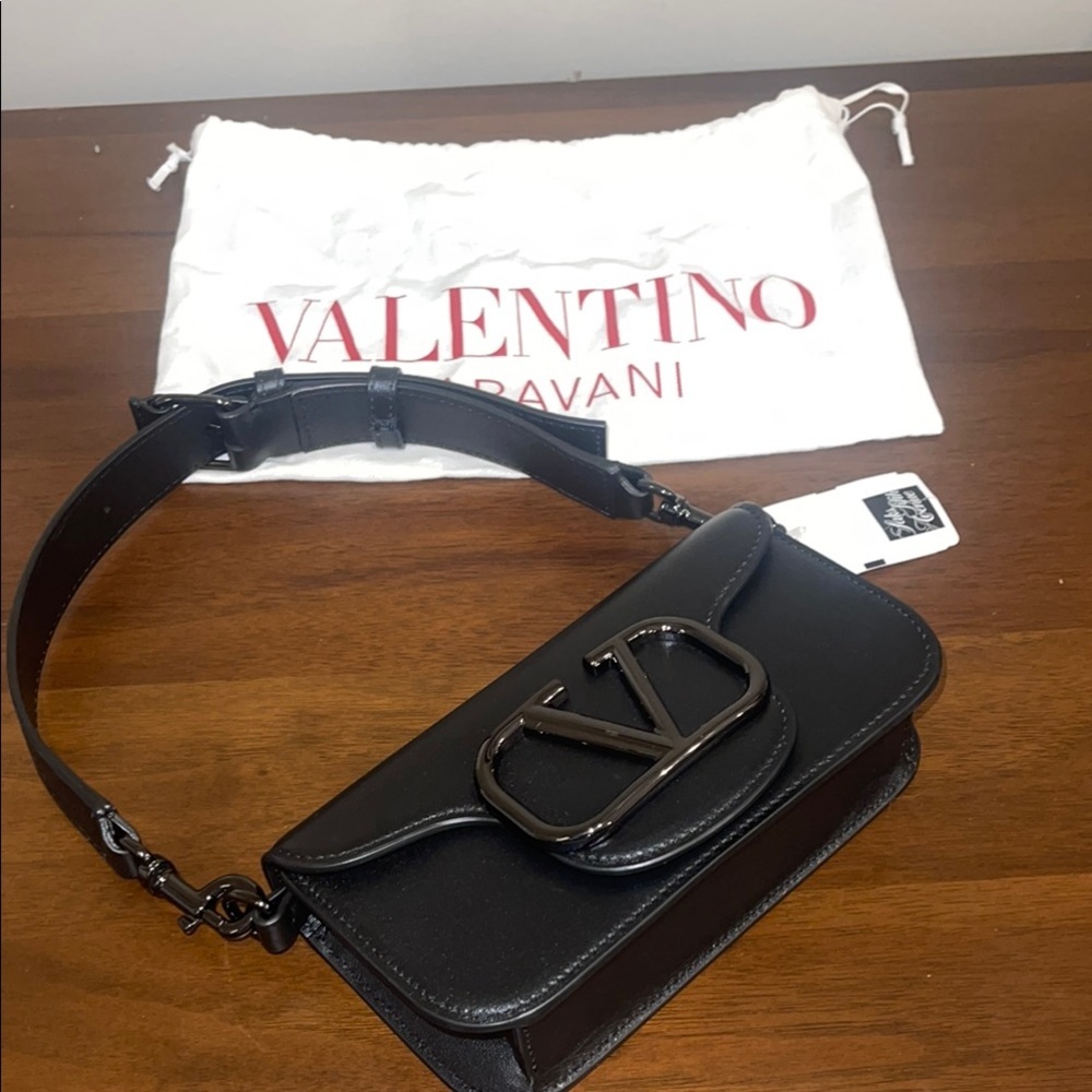 ❗️Valentino Black Leather Crossbody Bag❗️ - Picture 4 of 14